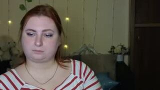 alicia_side_red